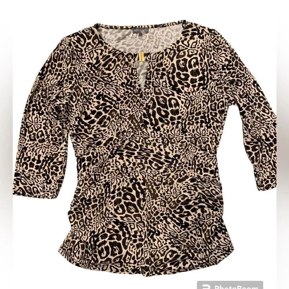 Vince Camuto leopard print side ruched top. Size: L. 3/4 sleeves